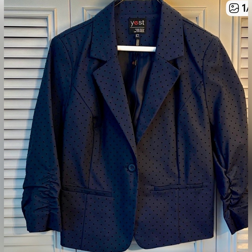 Yest Navy Polka Dot Blazer with 3/4 Ruched Sleeves Women’s Size 8